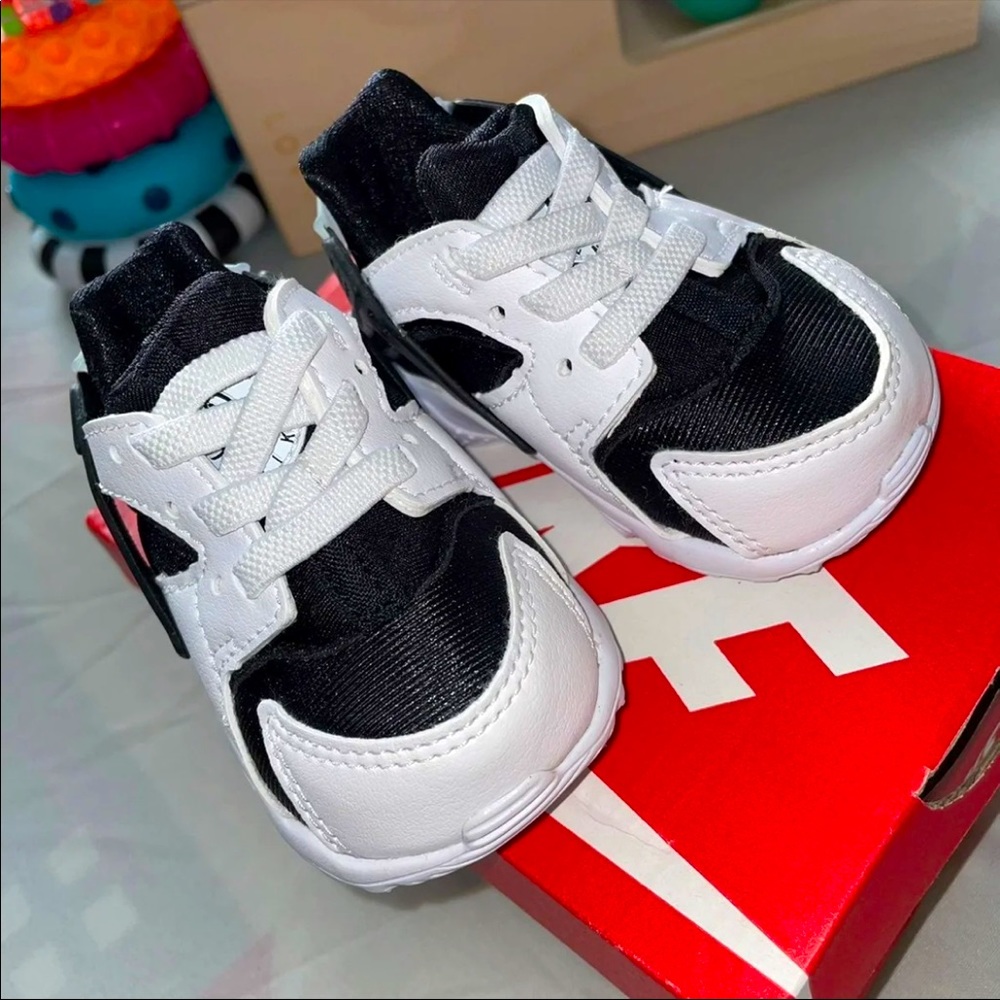 SOLD‼️‼️ Nike Huarache Run 3c